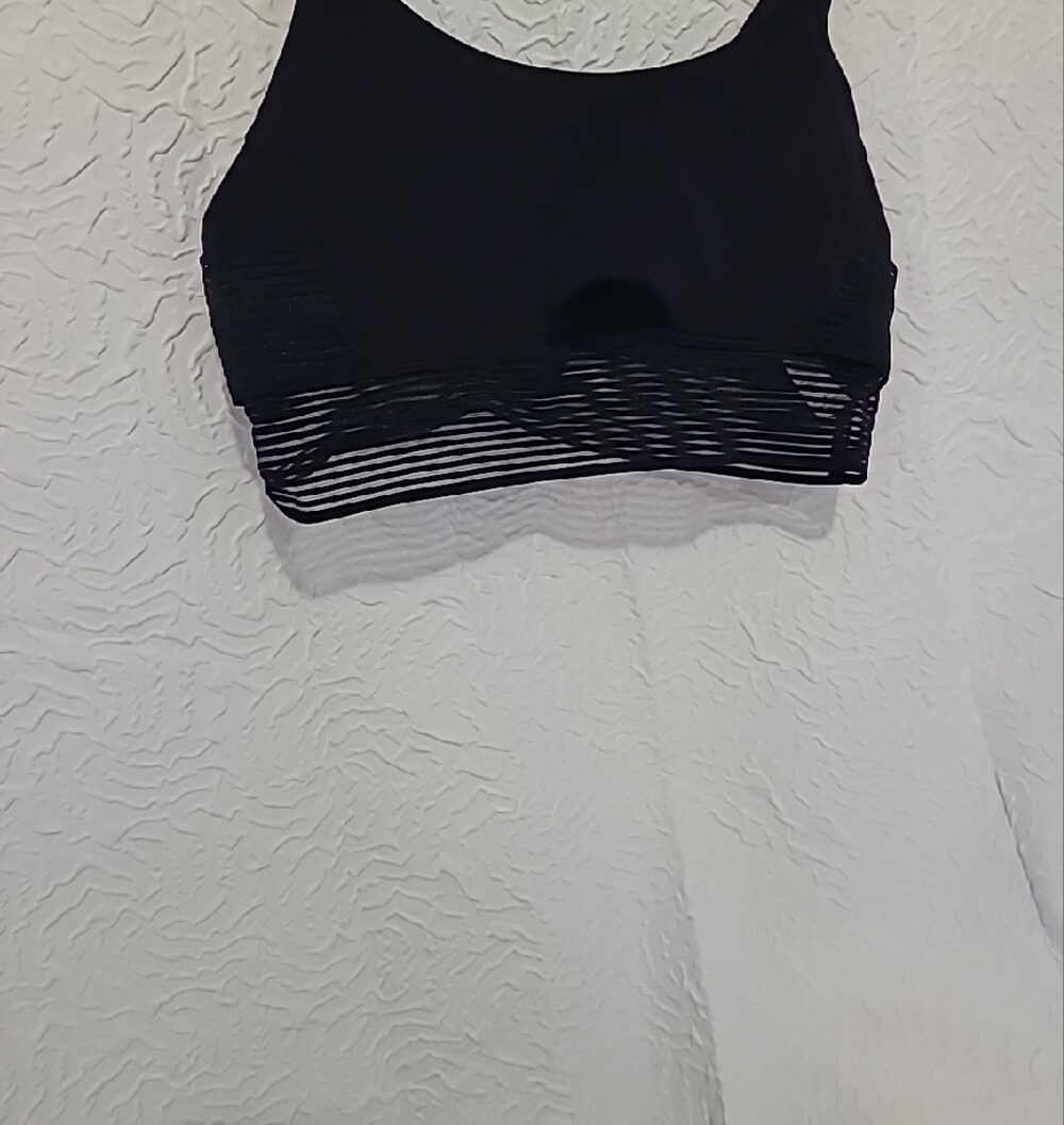 ALO Yoga💎 Black Ribbed Cutout Sports Bra - Picture 2 of 5